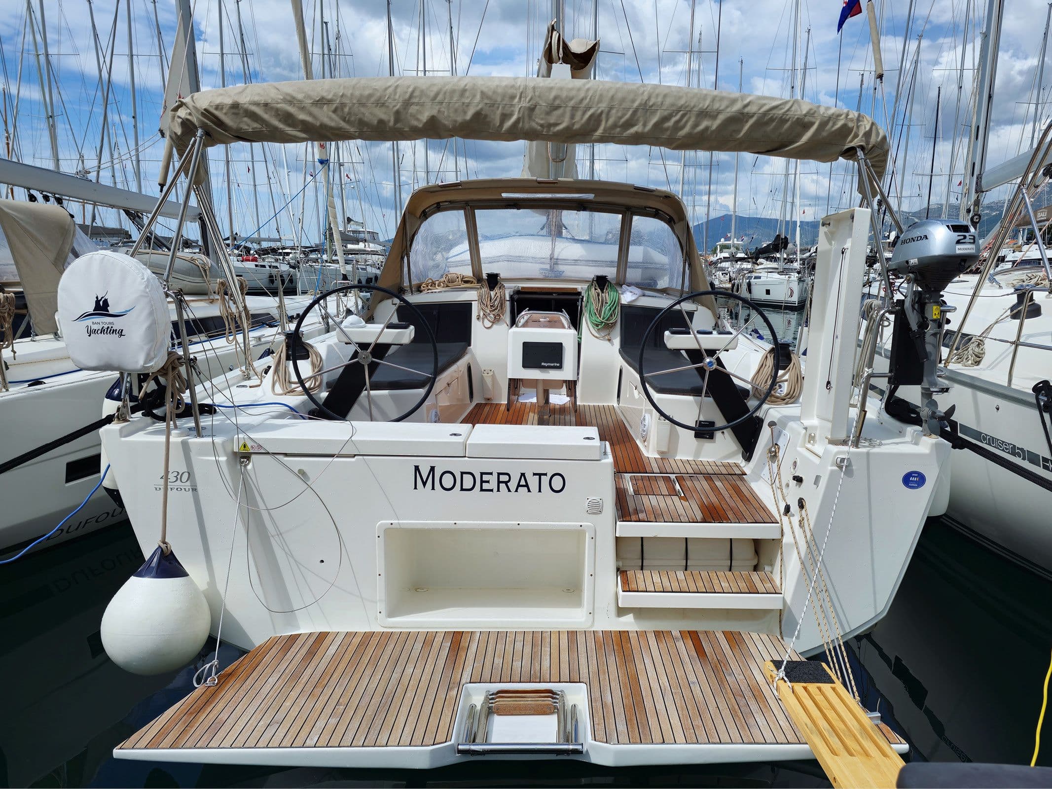 Dufour 430 | Moderato
